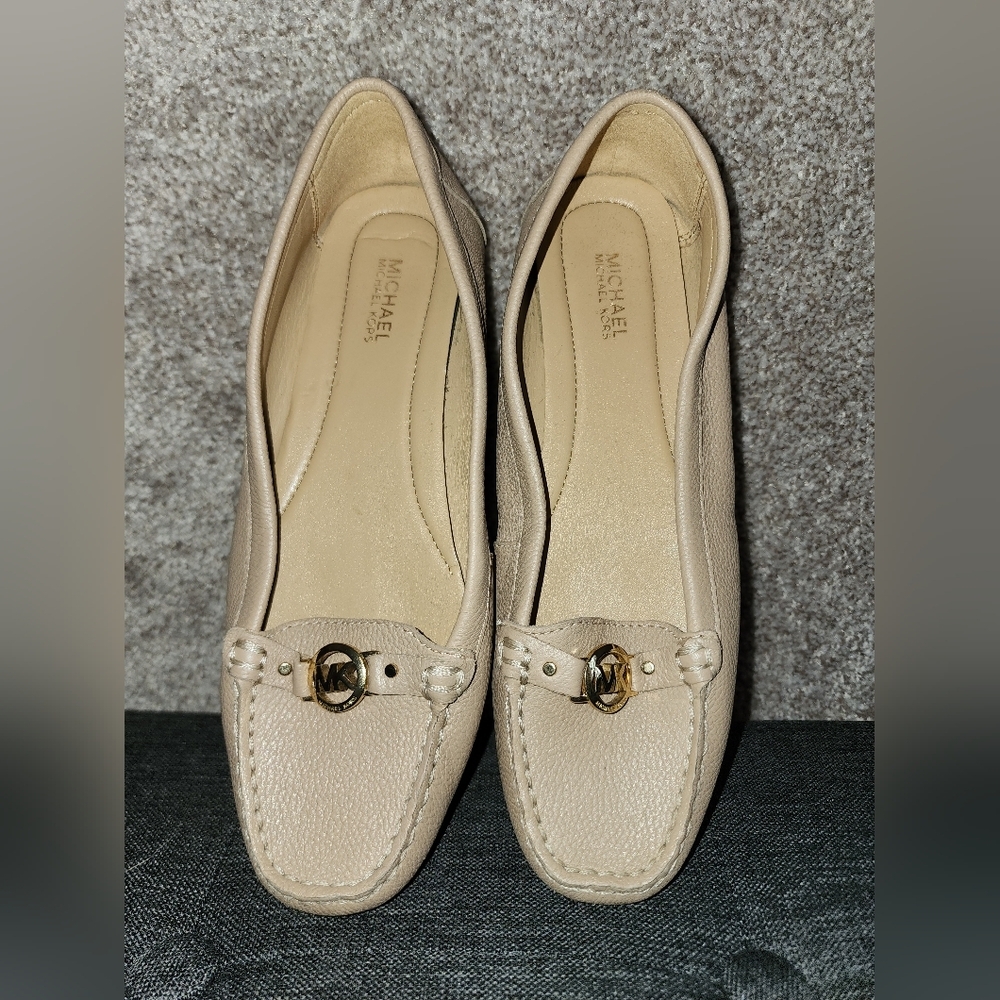 Preowned Michael Kors May Moccasin Leather Beige Flat Shoes sz 6.5